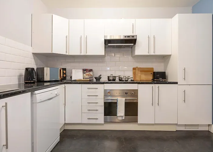 3 Bed Canal St Flat Sleeps 9 City Centre